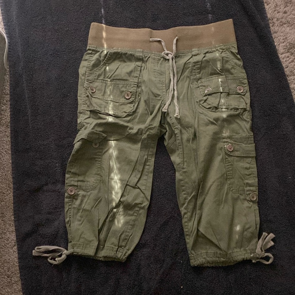 Army Green , Stretchy material, Knee Length Shorts, Size Medium